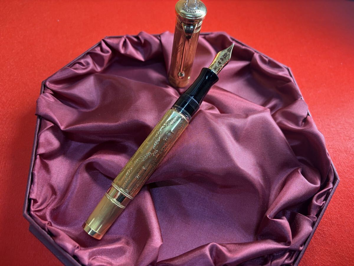 【J022】AURORA アウロラ 万年筆 リミテッドエディション ジュゼッペ・ヴェルディ ゴールド M 