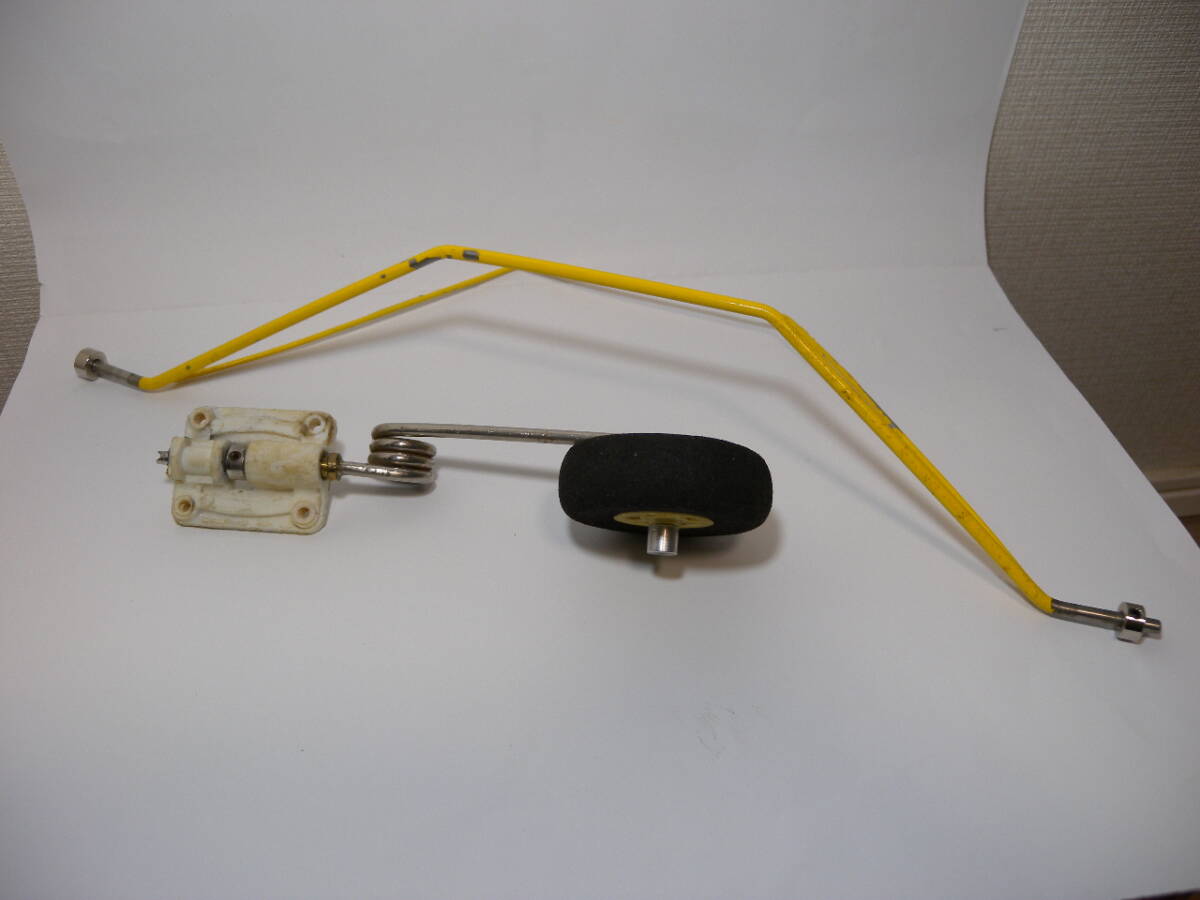 ★☆RC飛行機用　ランディングギヤセット　タイヤ3個　ブラケット付　(2)☆★