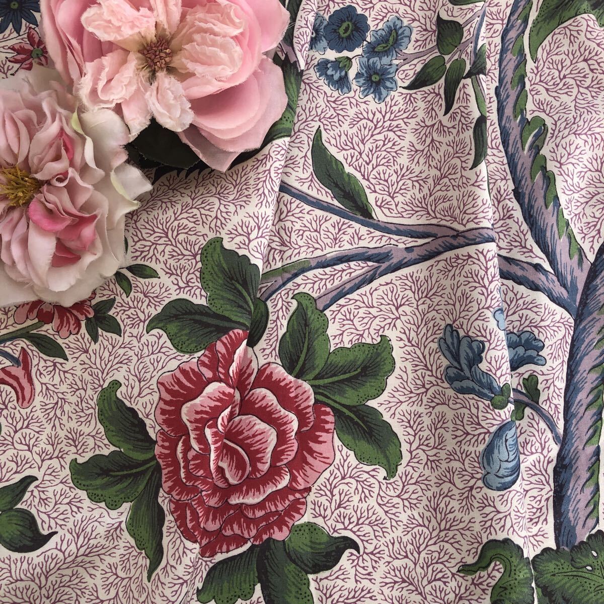 フランスアンティーク 豪華！美しい西洋更紗！toile de Jouy 未使用　鮮やかな花柄　フレンチファブリック　ドール　ハンドメイド　レース