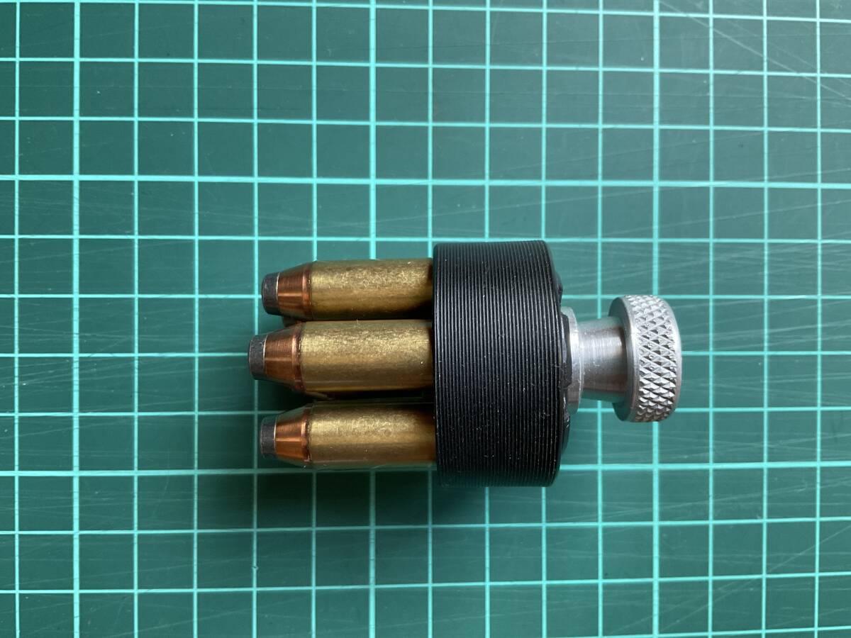 HKS社製 スピードローダー 357MAG ダミーカート 6発 付属