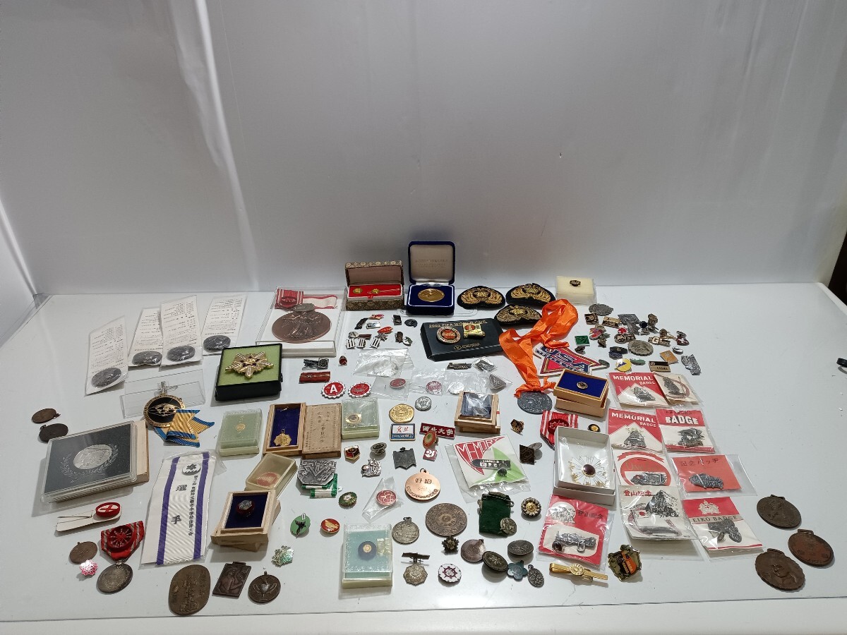 B0313 記章/徽章/参加賞/記念バッジおまとめ☆ピンバッジ タイピン メダル 他 詳細不明品〈自宅保管品〉