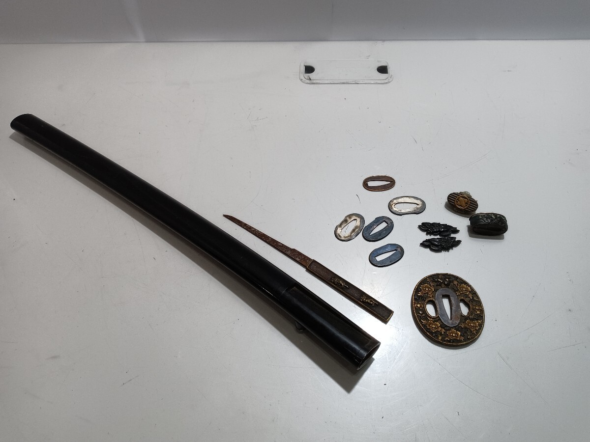 64807【自宅保管品】刀装具おまとめ 鞘/笄/鍔/はばき/目貫など 骨董品 レトロ アンティーク