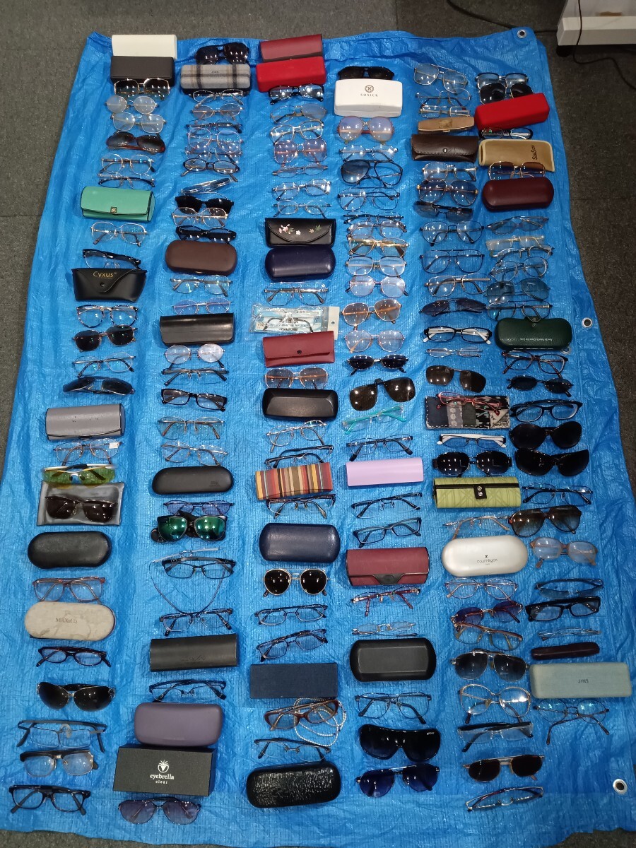 B0311 メガネ/サングラス/ケースおまとめ☆ジャンク 度入り＆度なし 中古 Jinsなど 総重量6.7kg〈自宅保管品〉
