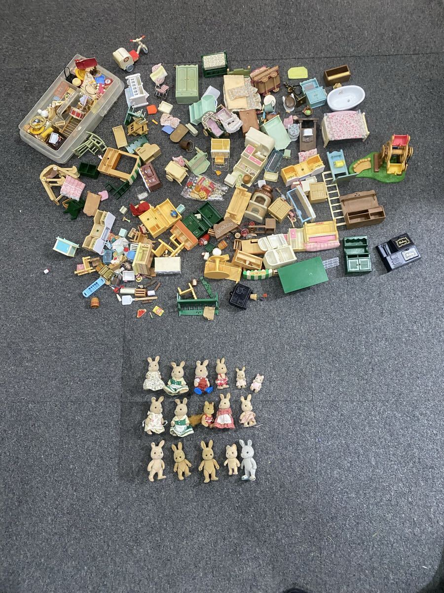 65827【自宅保管品】シルバニアファミリーまとめ 人形 玩具 ソファー/キッチン/ピザ窯/冷蔵庫/太鼓/ピアノ/トイレ/観覧車/調理器具など