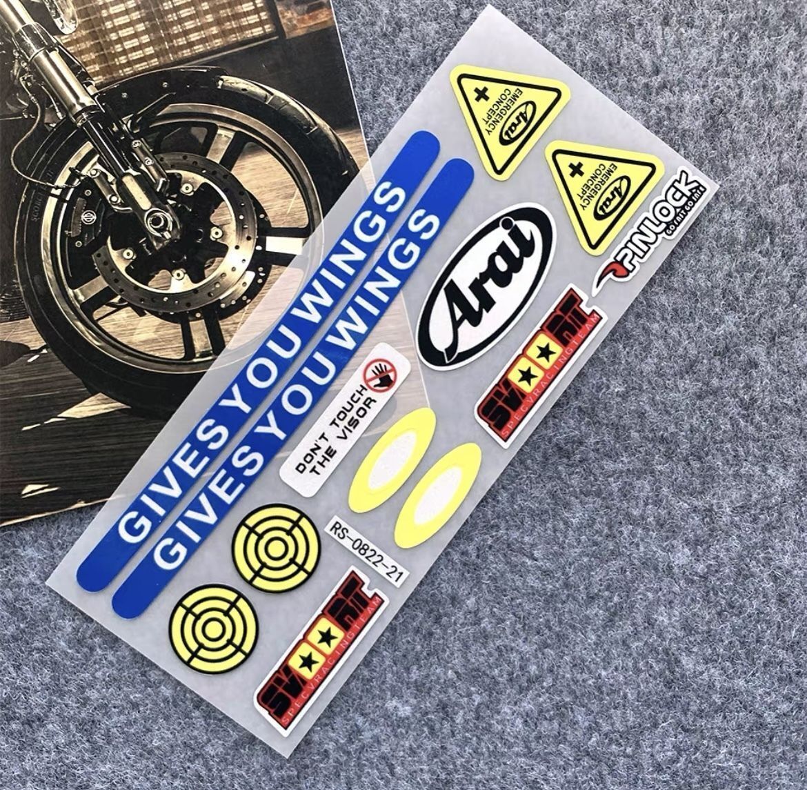 ★アウトレットセール★新品 MotoGP RACING レーシング ステッカー GIVES YOU WINGS 20 x 8 cm ヘルメット シール デカール アクセサリー