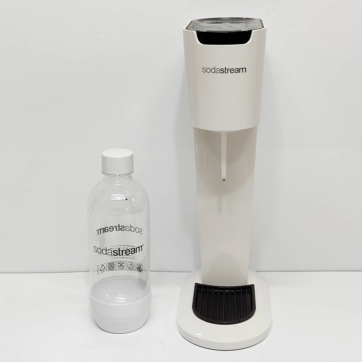 ●動作品 ソーダストリーム G100 炭酸水メーカー sodastream ホワイト GENESIS スパークリングウォーター ジュース アルコール L1778