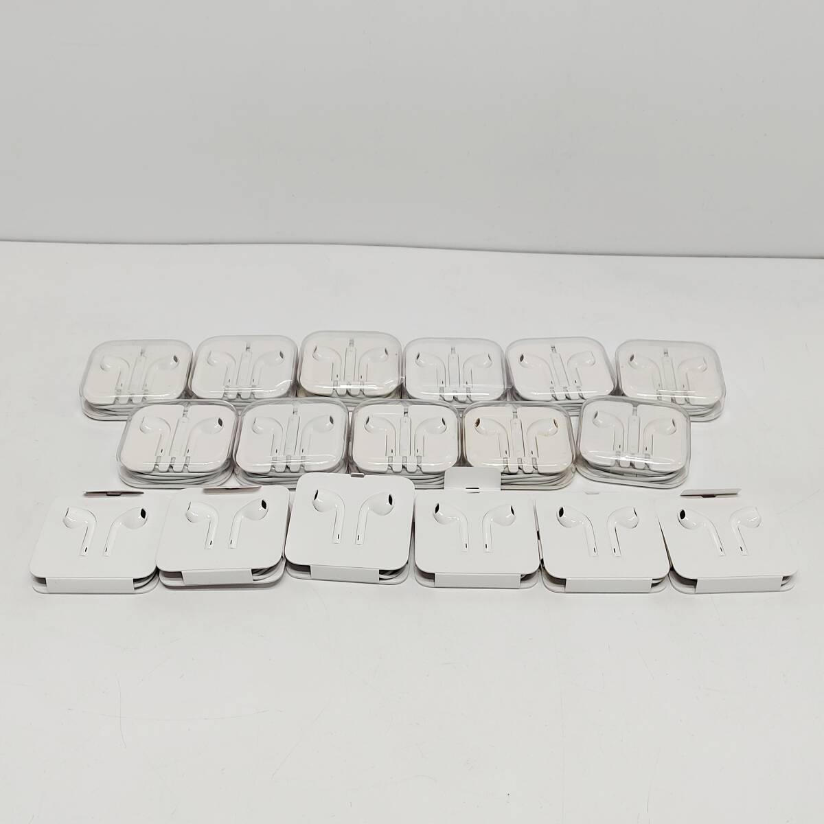 ●アップル イヤホン Apple 17点 まとめ売り EarPods 有線 Lightning ヘッドフォンジャック S5032