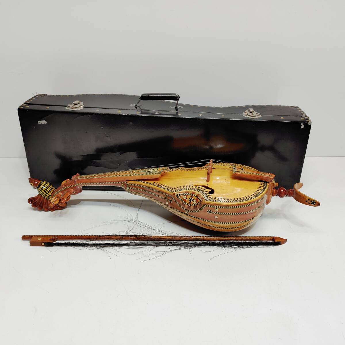 ●ホシュタール 民族楽器 フシタール 中国 ウイグル 弦楽器 演奏 ケース付き B1500