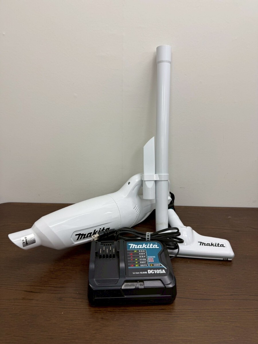 I★ makita マキタ CL106FD 充電式クリーナー コードレス掃除機 ホワイト系 純正バッテリー 充電器 ヘッド ノズル付き