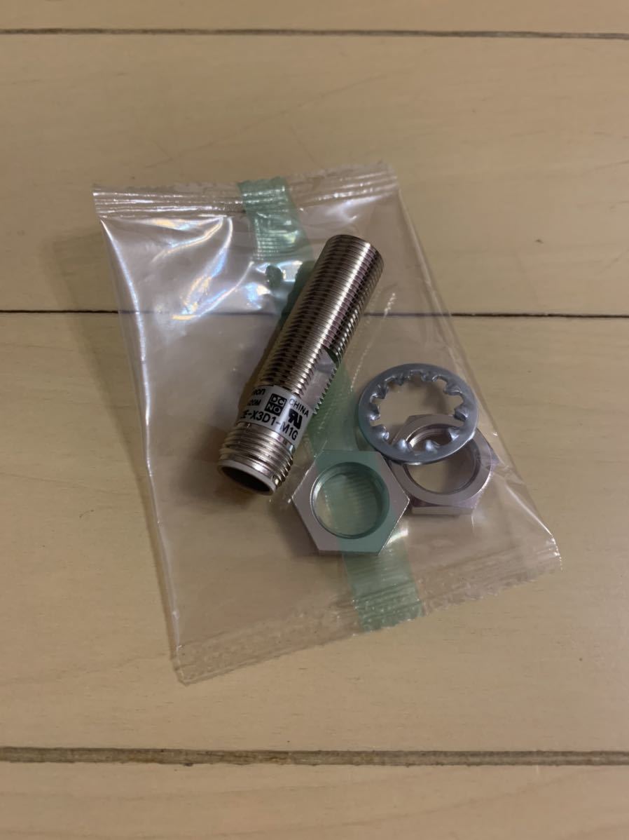★未使用保管品★OMRON E2E-X3D1-M1G　近接センサ