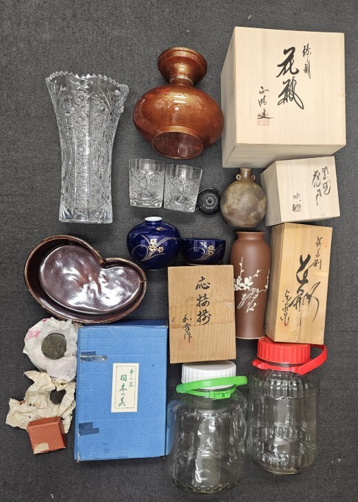 C-91682SS【1円スタート】骨董品 おまとめ 壷 花瓶 ボヘミアガラス 花入れ カップ ポット 食器 インテリア 焼物 コレクション 