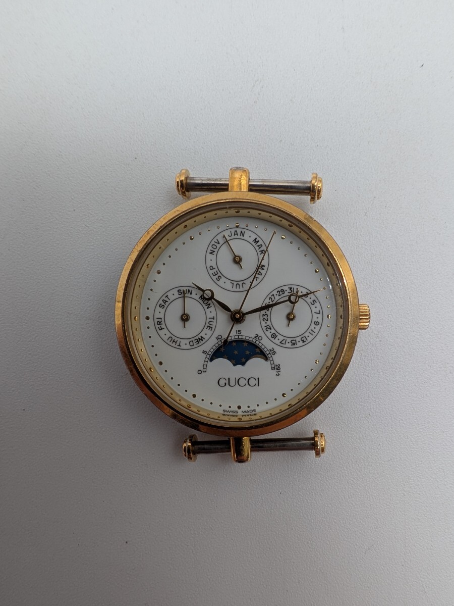 【1円スタート】 GUCCI グッチ ムーンフェイズ トリプルカレンダー クロノグラフ 本体のみ ゴールドカラー ゴールド ※ 動作未確認 