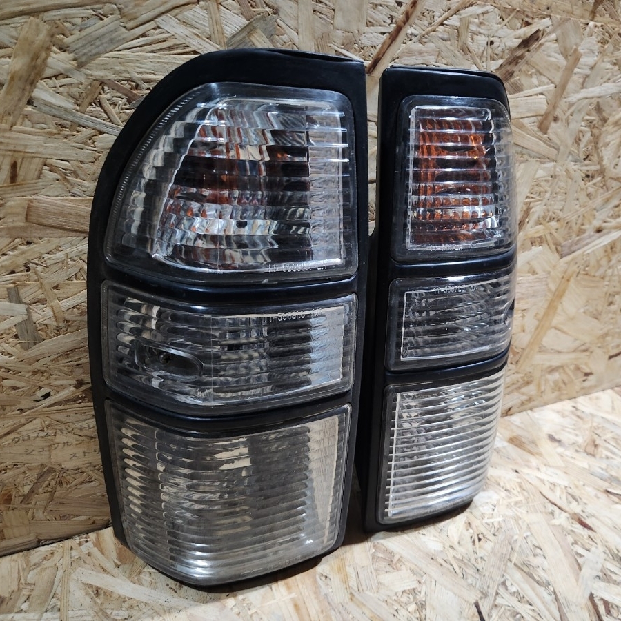 トヨタ TOYOTA ランクル ランドクルーザー 90 95 系 プラド TYC クリアテール テールランプ 黒枠タイプ 当時仕様 11-5567 左右セット M