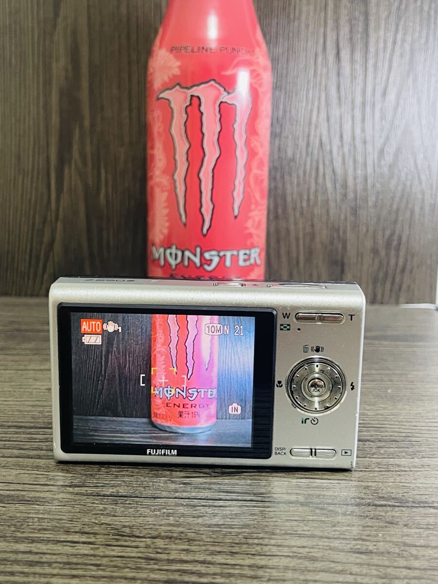 No.11 FUJIFILM FinePix Z250fd シルバー コンパクトデジタルカメラ 10MP 光学3倍ズーム 動作確認済み 