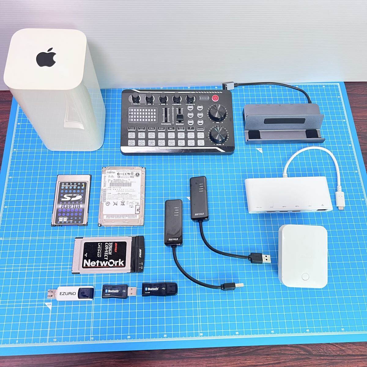 ジャンク まとめて Apple AirMac Extreme / UGREEN ドック / BUFFALO / HDD / PCカード USBアダプタ Bluetooth LAN等 他 p2-137