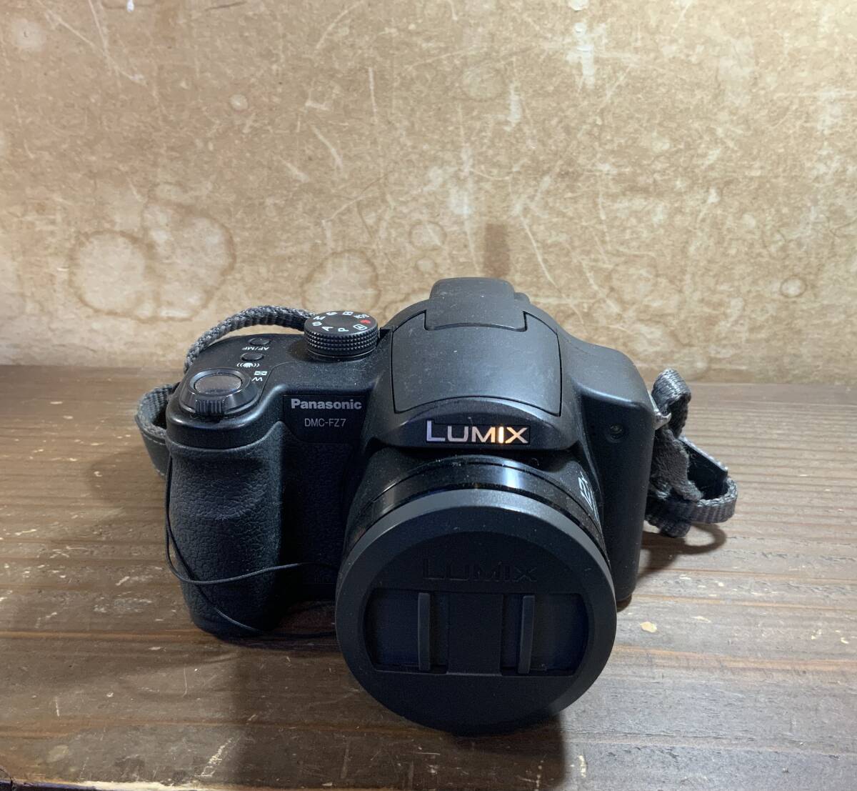 カメラ　Panasonic LUMIX DMC-FZ7 ジャンク品【3-73】