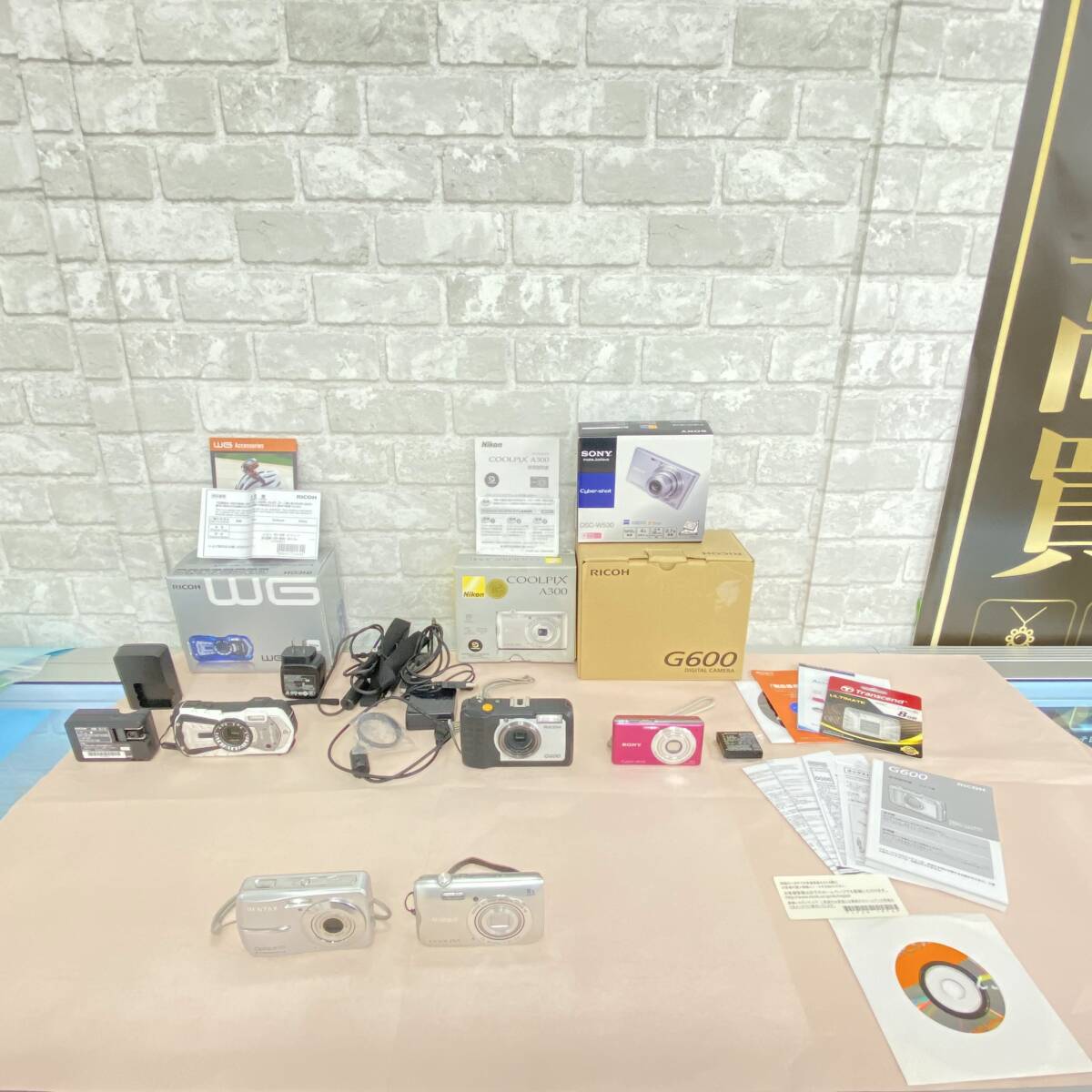 『F21』4台通電確認済み/動作未確認 デジカメ ソニー:サイバーショット/ニコン:クールピクス/ペンタックス/リコーｘ2 一部付属品あり 現状