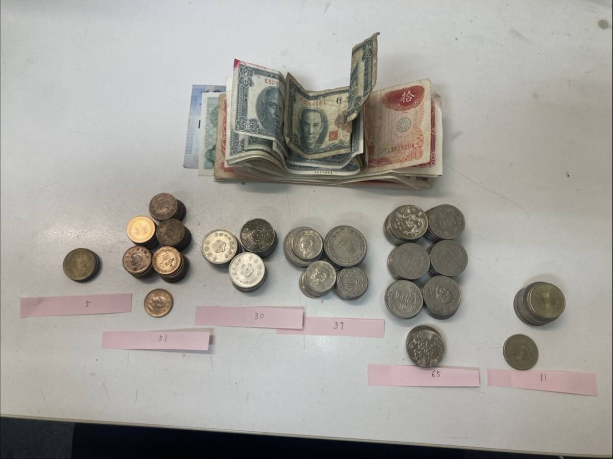 中華民国・台湾　紙幣　硬貨　新・旧台湾ドル　おまとめ　3458円5角