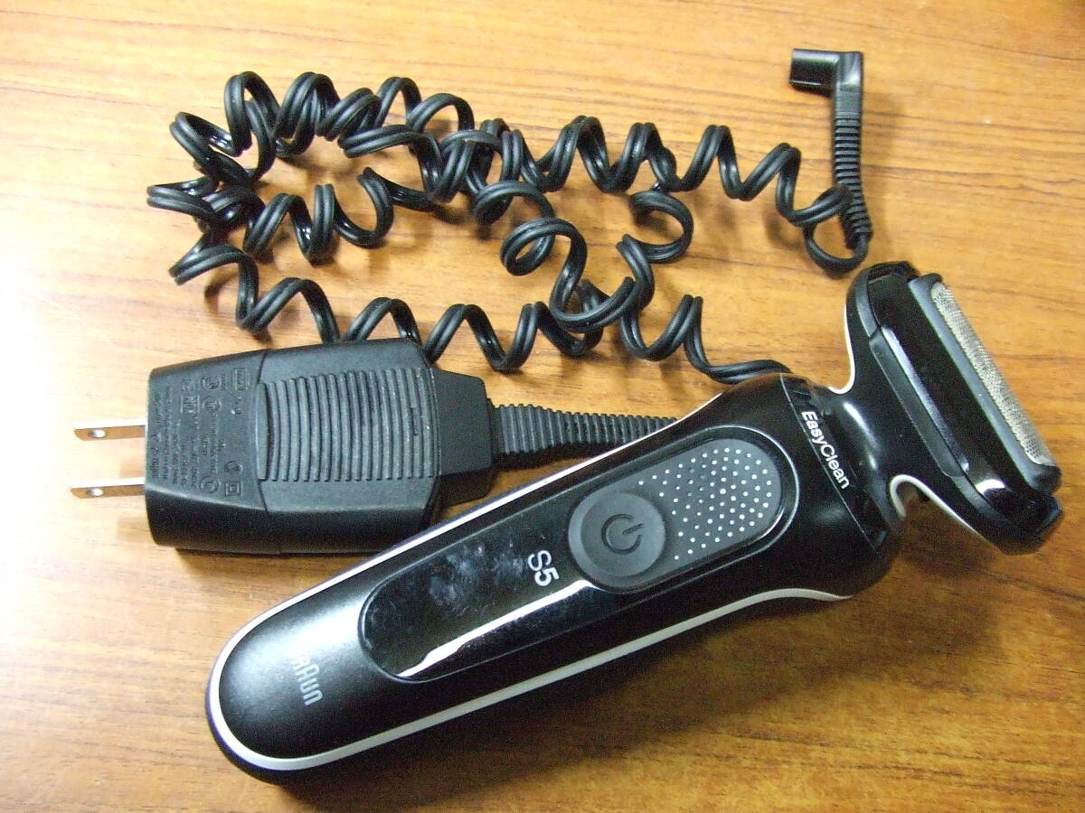 U28 BRAUN メンズシェーバー ブラウン S5 EasyClean シリーズ5 5762 　2023年製　中古 本体