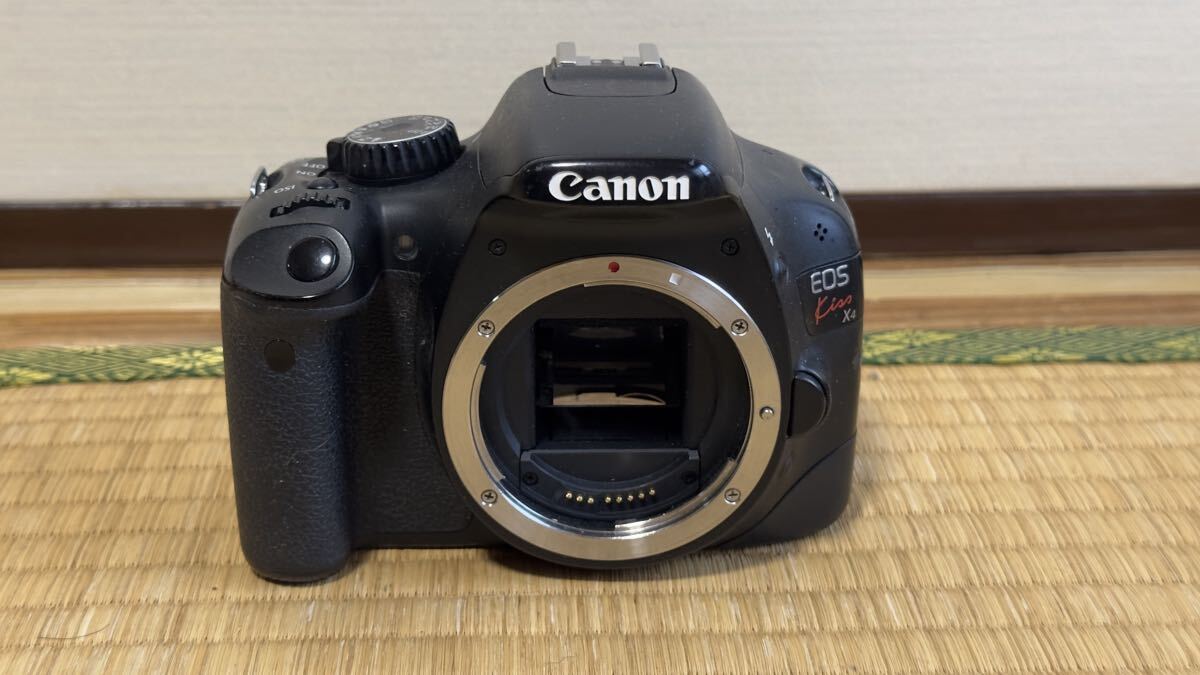 Canon EOS kiss X4 動作確認済　液晶カバー破損　ジャンク