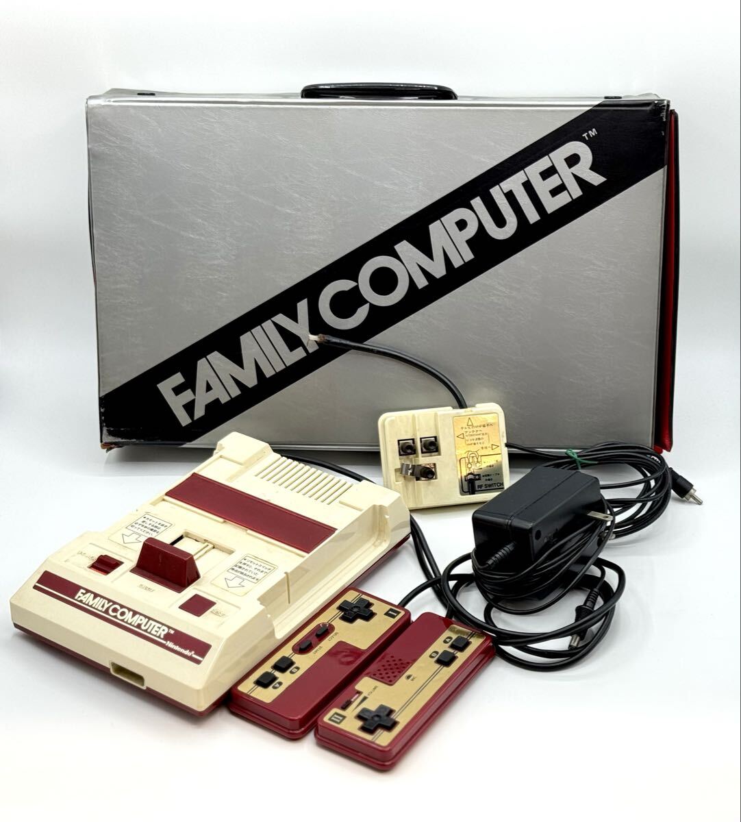 動作未確認■任天堂 ファミコン HVC-001 初期 四角ボタン ケース付き ファミリーコンピュータ■兵庫県姫路市から b3 26-268