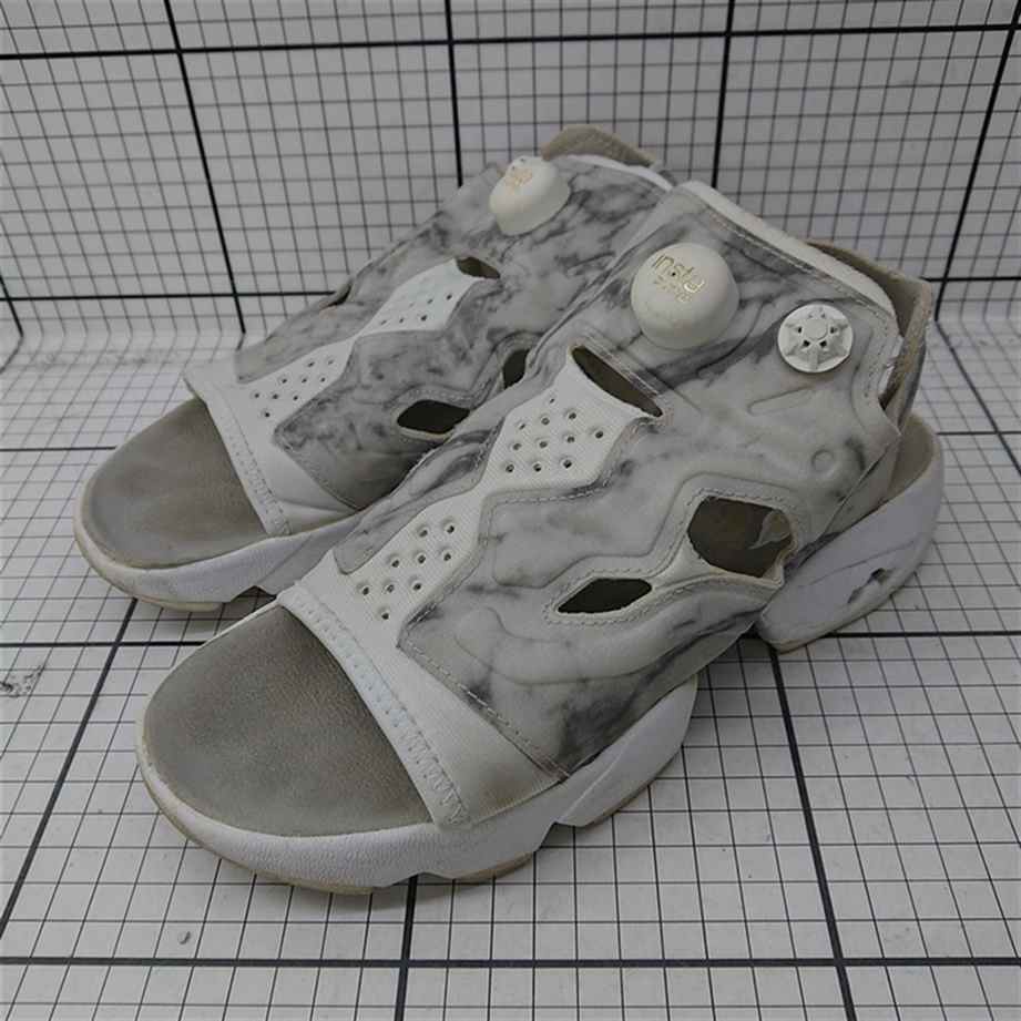 ◇ ⊂ リーボック Reebok インスタポンプフューリーサンダル V69440 ホワイト系 24cm レディース E