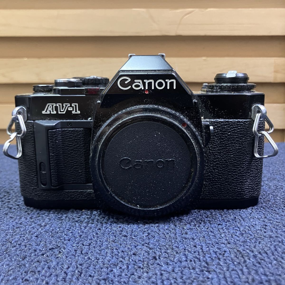 塩YA110 Canon AV-1 809378 ボディ キャノン 一眼レフカメラ フィルムカメラ マニュアルフォーカス 中古品