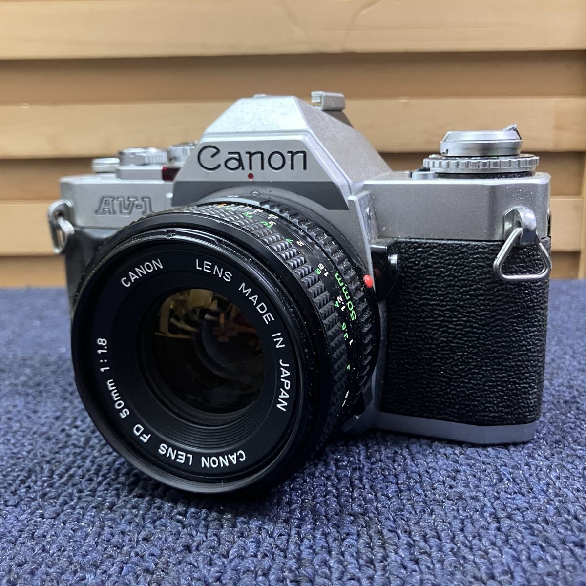 塩YA111 Canon AV-1 372322 CANON LENS FD 50mm 1:1.8 キャノン 一眼レフカメラ フィルムカメラ マニュアルフォーカス 中古品
