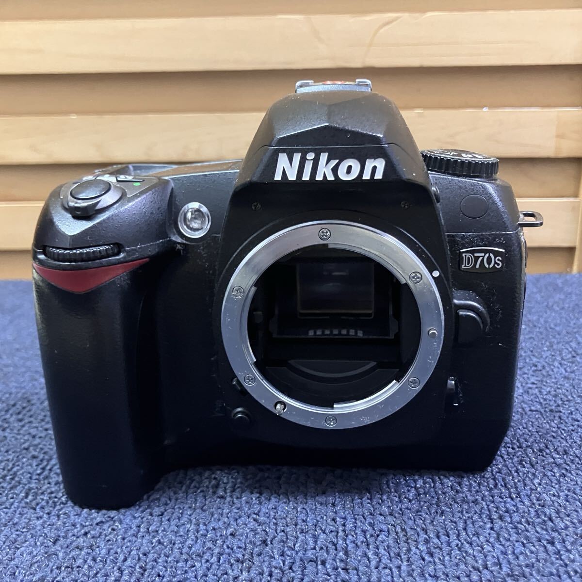 塩YA113 Nikon DIGITAL CAMERA D70s 2018305 ニコン デジタル一眼レフカメラ デジタルカメラ ボディ 中古品