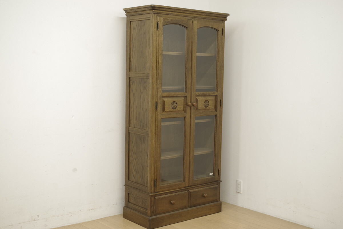 和光 WAKO ブックシェルフ 本棚 書棚 彫刻 ナラ材 ガラス扉 書斎 飾り棚 収納棚 和モダン 和家具 カントリー (A)