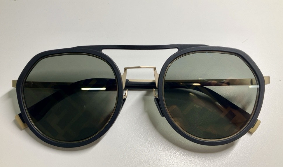 ●フェンディ FENDI サングラス ブランド 黒 ブラック グラデーション メンズ FE40040U 02C 眼鏡 イタリア製 メガネ ロゴ 