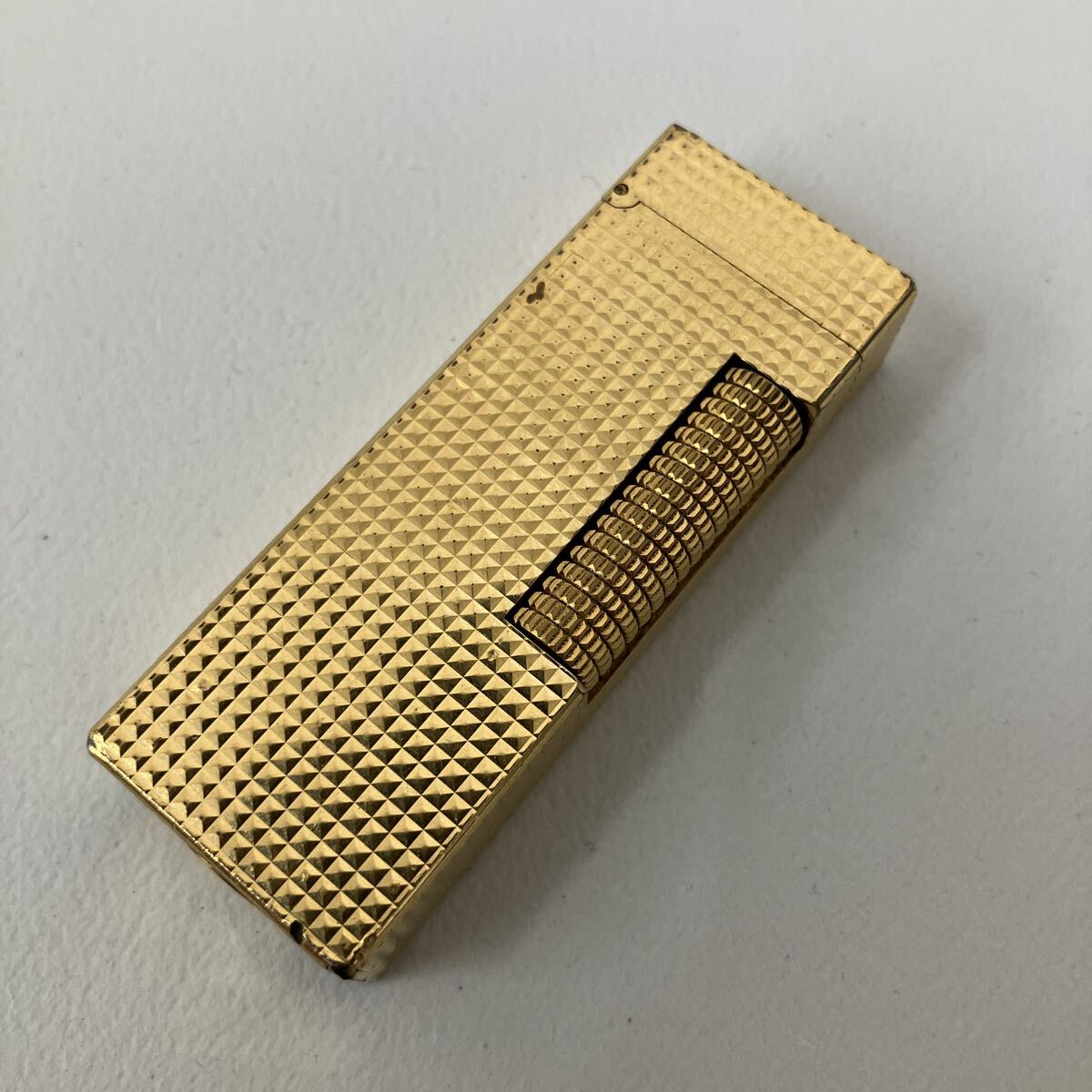 【新771618】 dunhill ダンヒル ゴールドカラー ローラー式 ライター 喫煙具 喫煙グッズ 破損あり 火花/着火未確認 ジャンク品