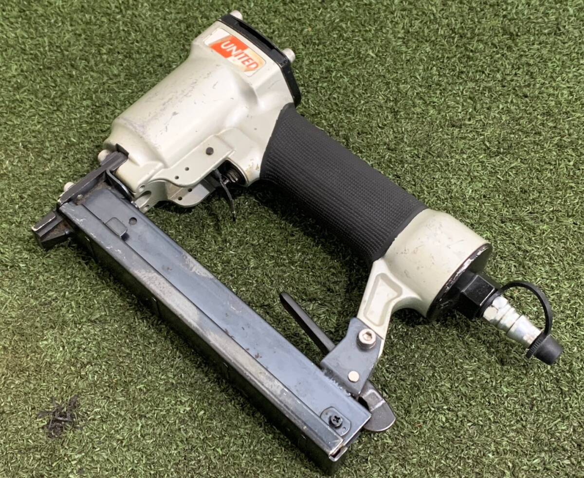 静) 確認動画有★三共コーポレーション UNITED ステープルタッカー U-1025J エアタッカー 内装 領収OK直引取可 t0320-5-5c