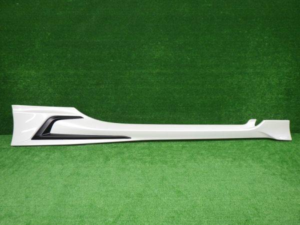 398611 【未使用美品】TRD トヨタ GR86 ZN8 右サイドステップ GRサイドスカート K1X クリスタルホワイトパール MS341-18006 ハチロク