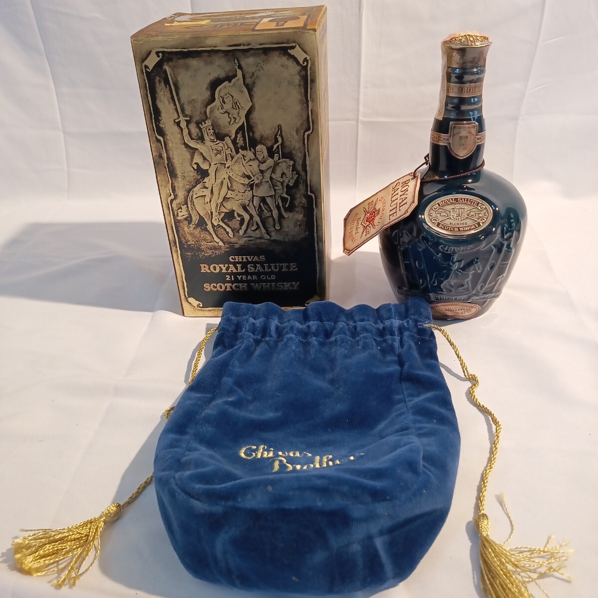 0003(DA031753)未開栓 CHIVAS ROYAL SALUTE 21YEARS Old SCOTCH WHISKY　シーバス ロイヤルサルート スコッチウイスキー 陶器ボトル 青陶器