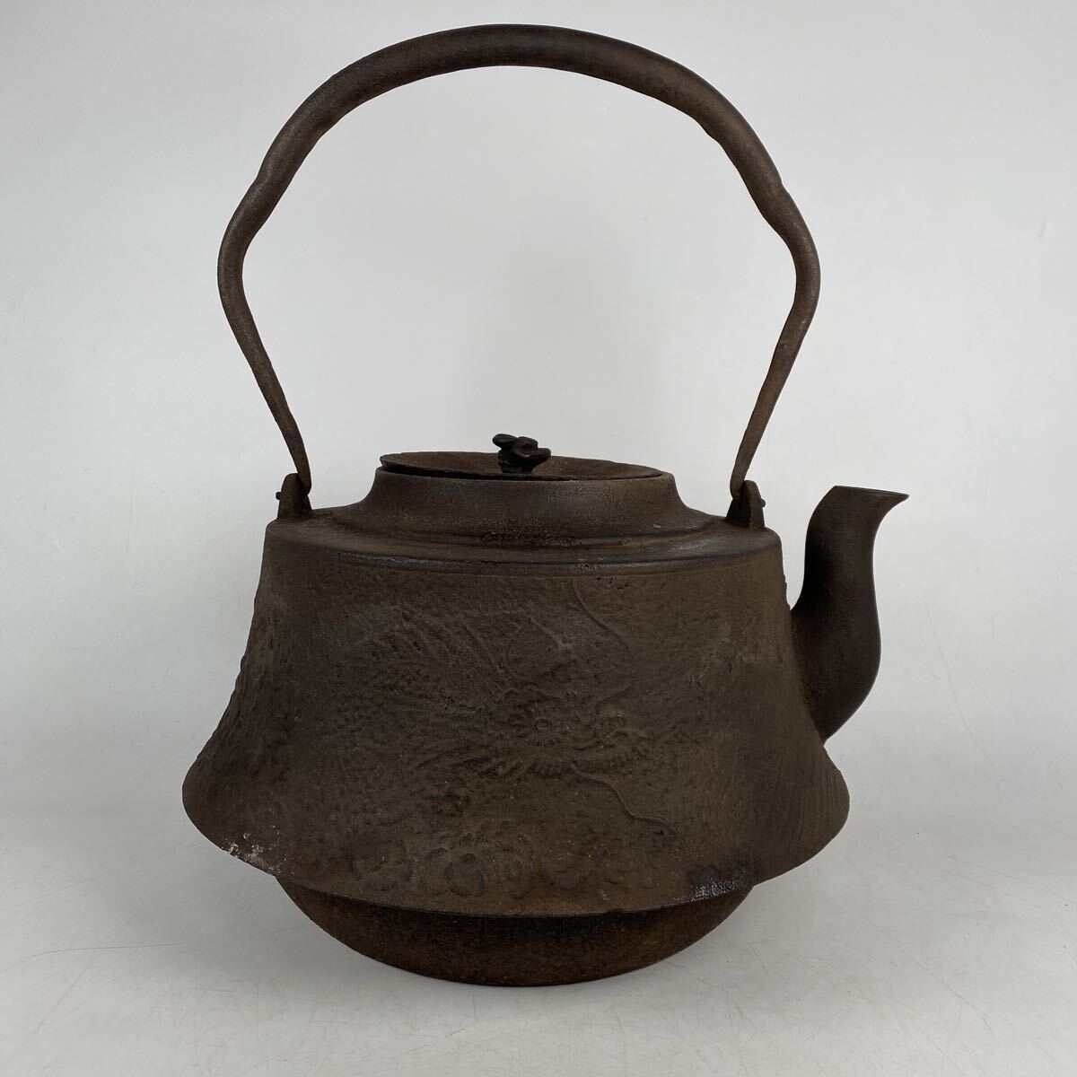 旧家整理品　大鉄瓶　鉄瓶　急須　手取釜　雲龍　茶道具　煎茶道具　骨董品　古美術品　時代物　時代　高さ40cm【32】