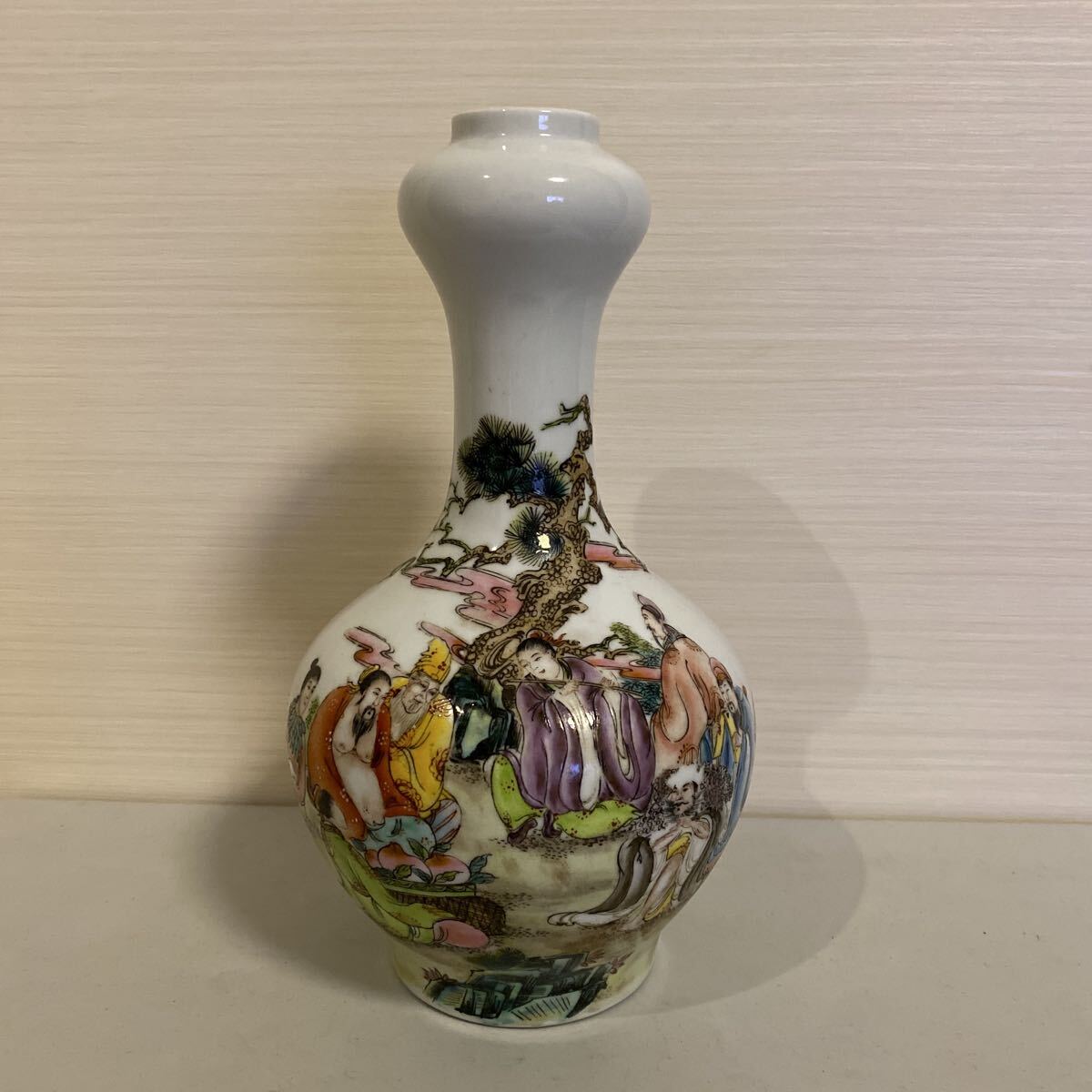 中国古美術 乾隆年製 粉彩八仙図 花瓶 賢人 壺 壷 瓶 花器 花入 細密絵付 時代 唐物 中国古玩 骨董品 古美術品 高さ24.5cm 色絵磁器【33】