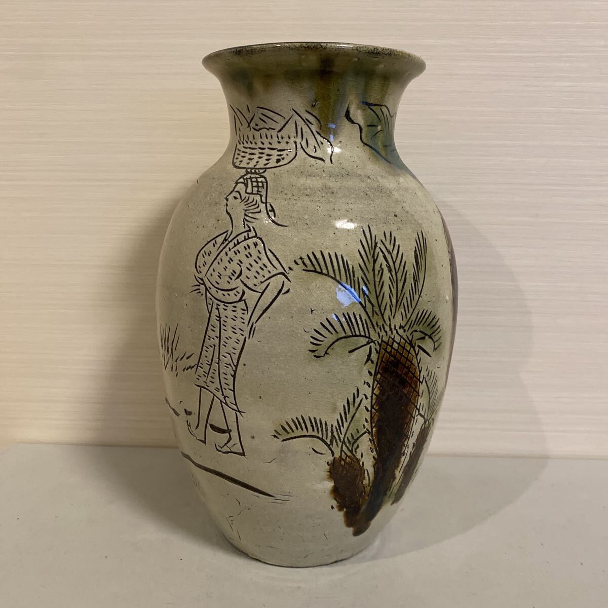 旧家整理品 希少な絵付の琉球の花瓶 壺屋焼 琉球焼 花器 花入 作家 在銘 骨董品 古美術品 やちむん 沖縄 壺屋 酒器 茶道具 高さ25cm【38】