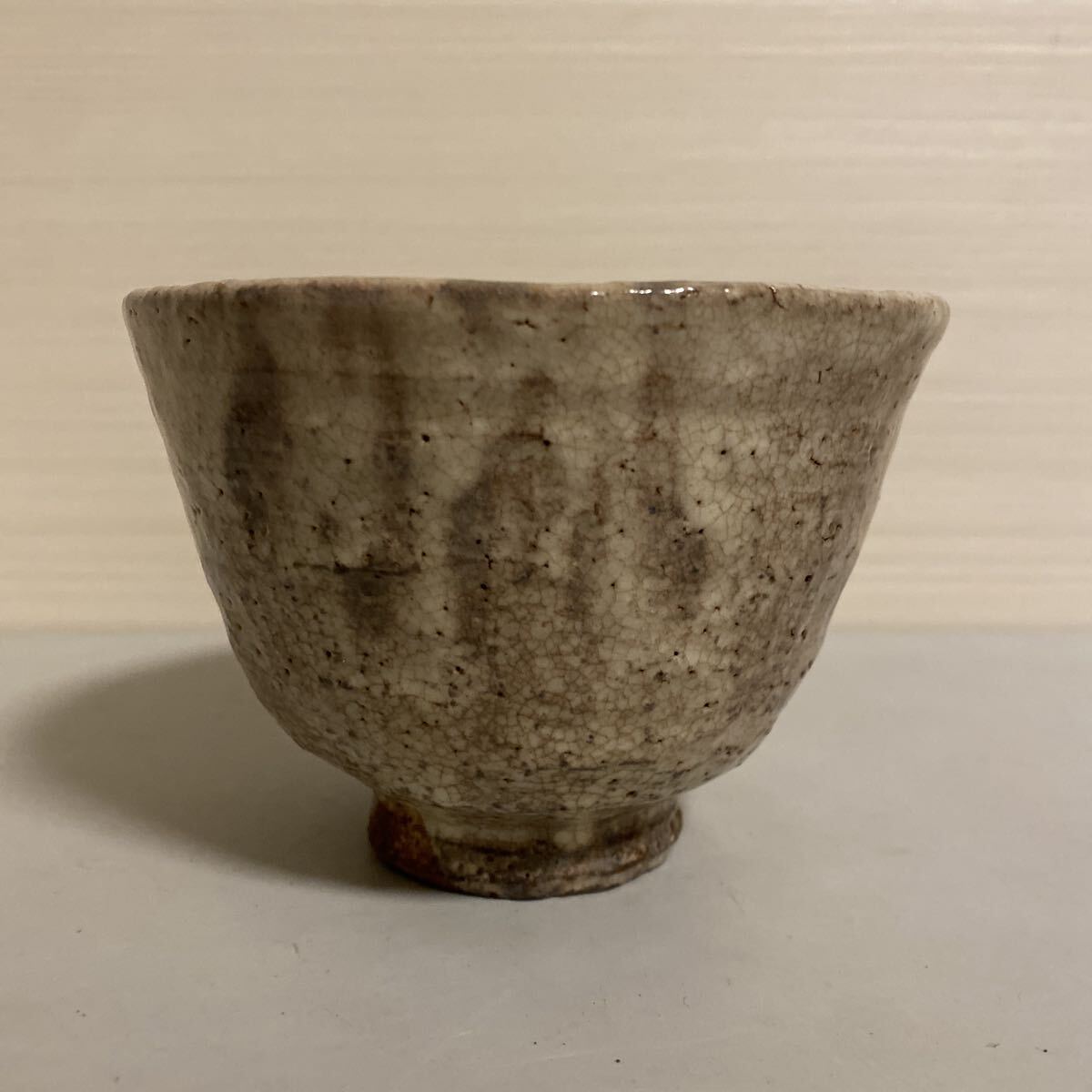 李朝　茶碗　白磁　時代　唐物　朝鮮古美術　朝鮮　高麗　韓国　骨董品　古美術品　中国古玩　茶道具　煎茶　箱付　古陶磁【310】
