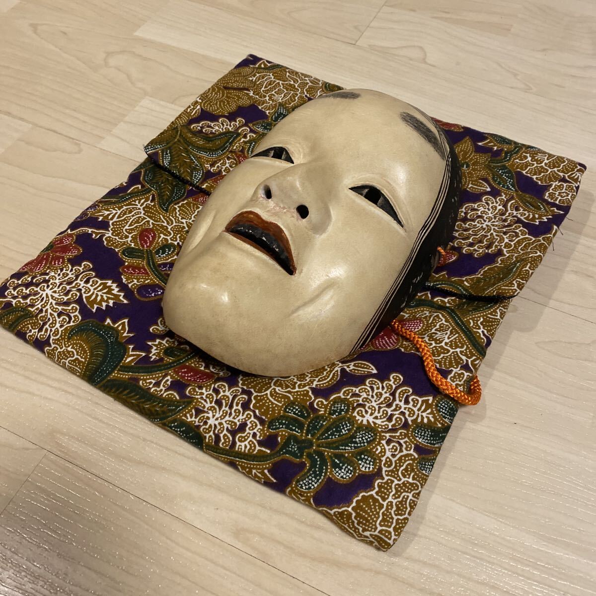 時代 彩色 木彫 能面 深井 在銘/美臣 女面 作家 歌舞伎 狂言 能 邪楽 面袋 細密彫刻 骨董品 古美術品 日本美術 面 魔除け 縁起物【311②】