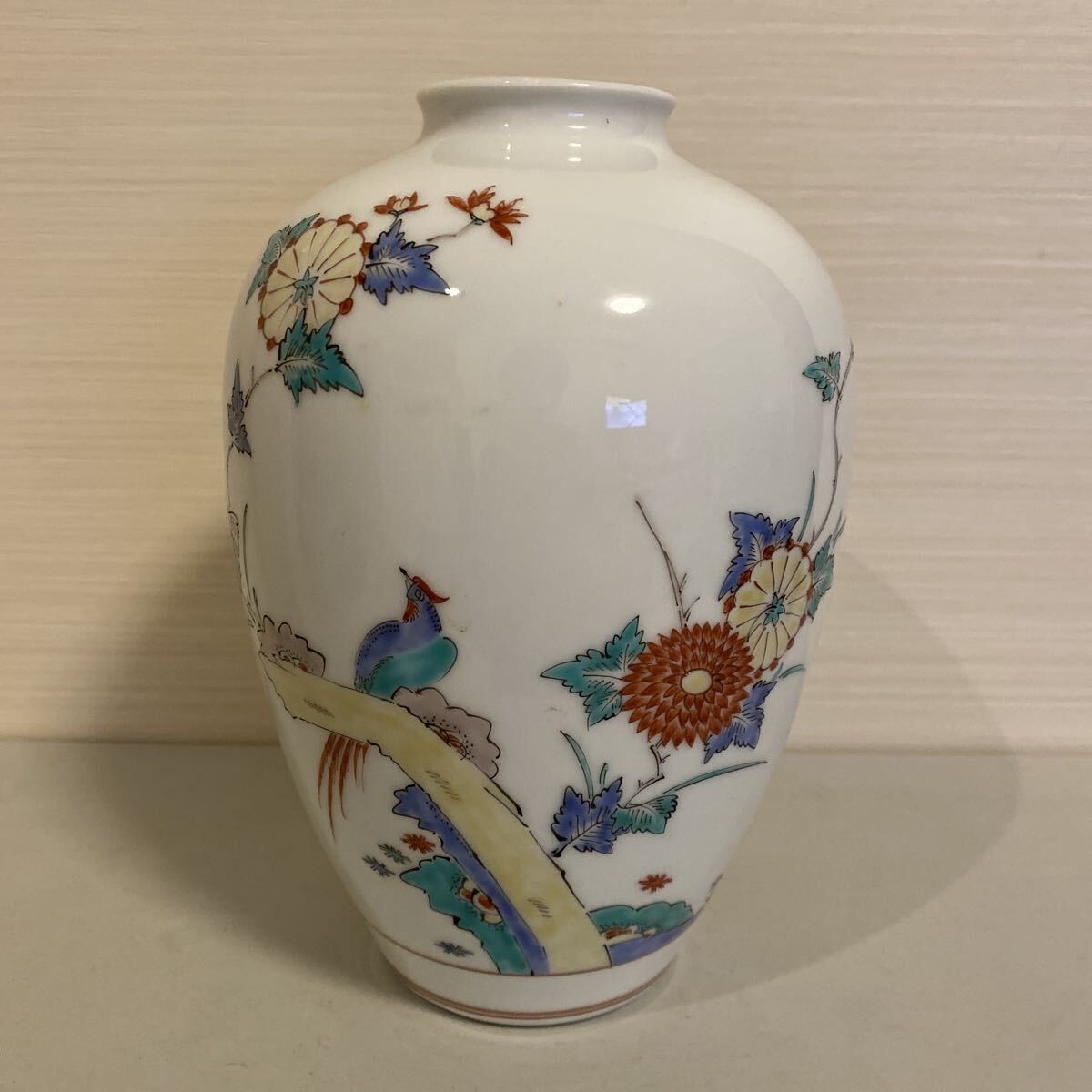 有田焼　人間国宝　酒井田柿右衛門　柿右衛門　色絵磁器　錦花鳥文花瓶　飾壷　壺　花器　花入　作家　骨董品　古美術品　高さ20cm【311】