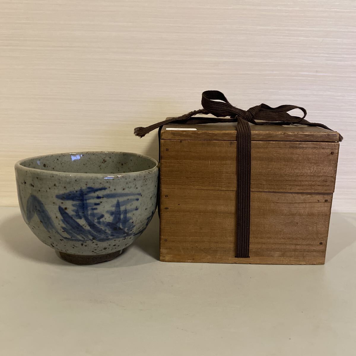 胎陶染付絵唐津　茶碗　唐津焼　古唐津　煎茶碗　抹茶碗　茶道具　煎茶　古陶磁　骨董品　古美術品　染付　箱　希少　珍品　【311】