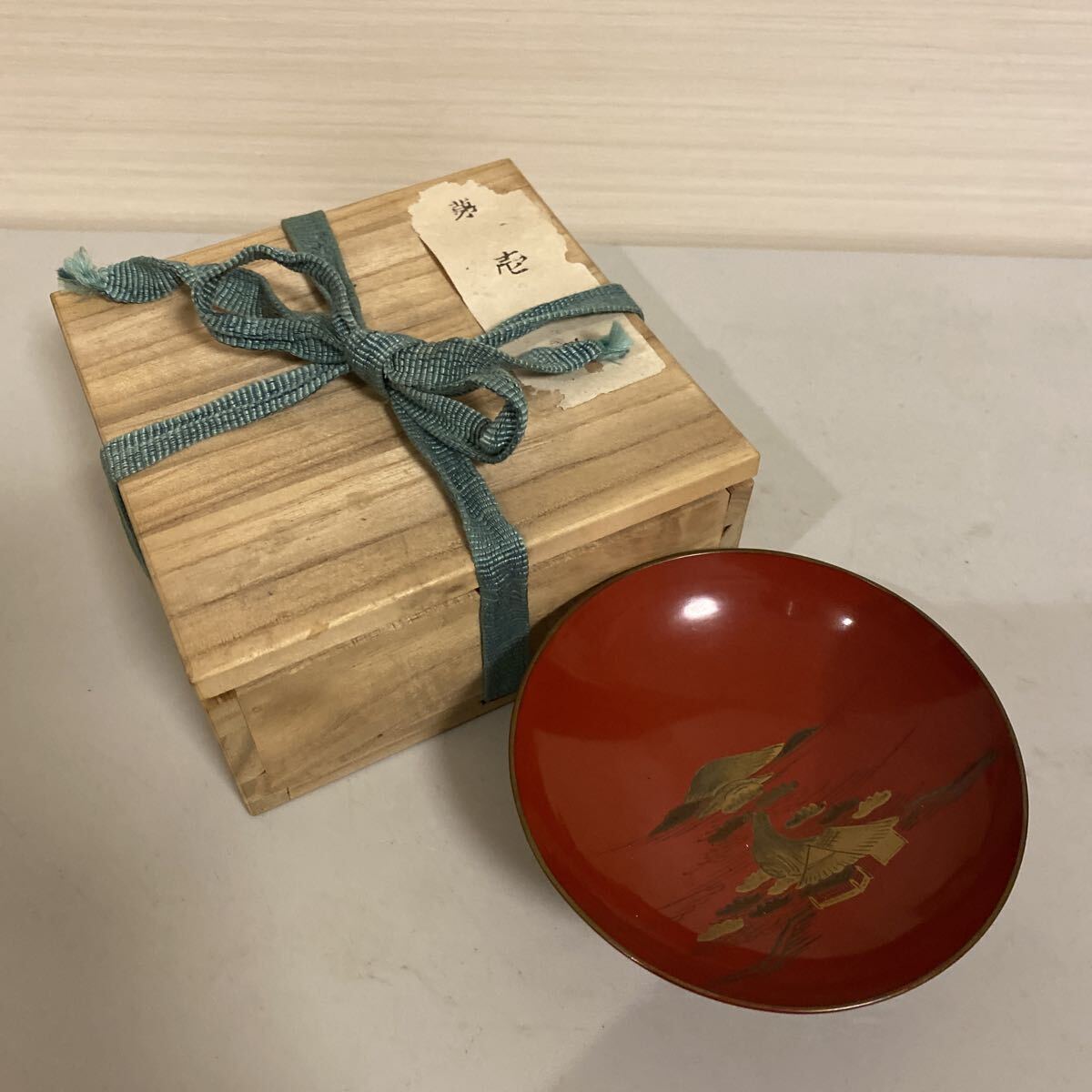 朱塗　盃　杯　蒔絵　金蒔絵　茶道具　箱　煎茶　骨董品　古美術品　山水風景　漆器　漆芸　直径8.5cm【317】