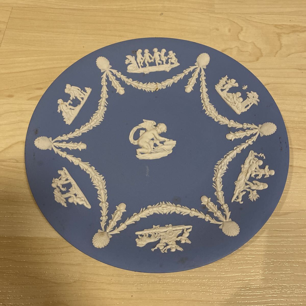 西洋美術　Wedgwood Jasper ウェッジウッド ジャスパー　皿　プレート　飾皿　天使　骨董品　古美術品　直径22.5cm【324】