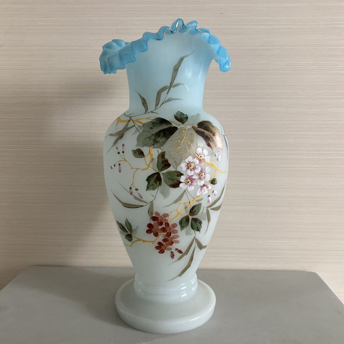 資産家整理品 ガラス エナメル フリル 草花 花瓶 和ガラス 花器 花入 アンティーク フラワーベース 骨董品 古美術品 高さ33.5cm【324】