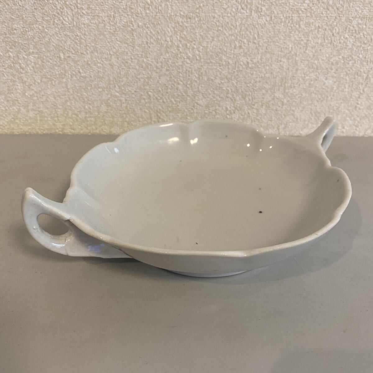 朝鮮古美術 白高麗 葉形手付菓子鉢 李朝 白磁 茶道具 変形皿 古陶磁 時代 唐物 骨董品 古美術品 中国古玩 全長23cm【313】