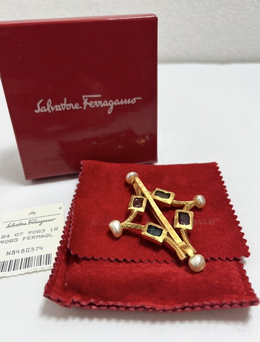 Salvatore Ferragamo ヴィンテージ グリポア調 ピンブローチ