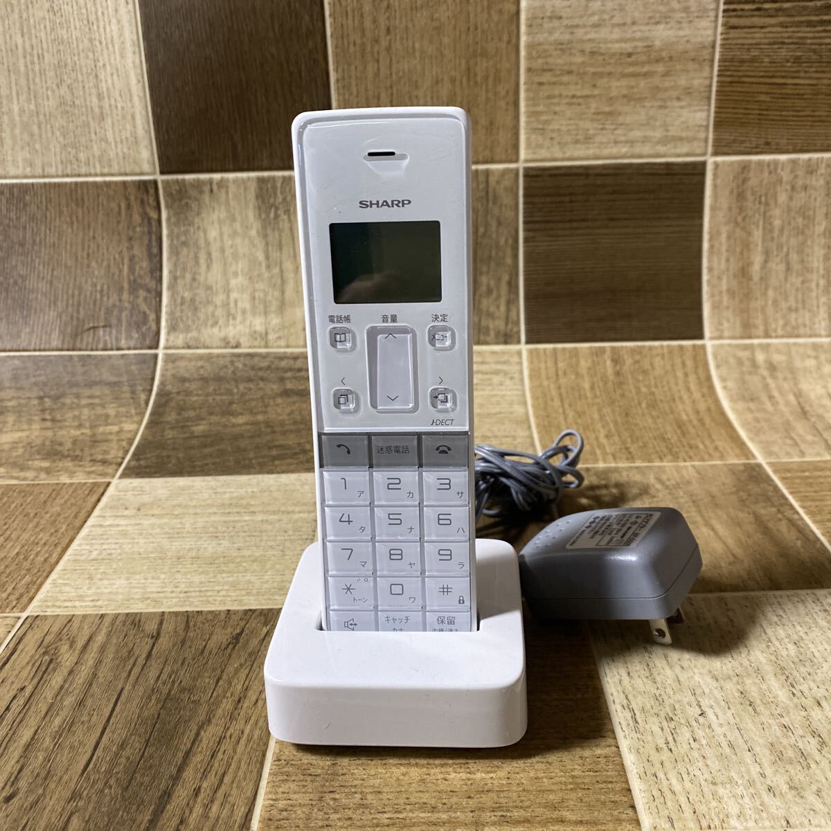 SHARP シャープ 子機 充電台 JD-KS06 コードレス電話機 ホワイト 通電のみ確認 ジャンク 中古品