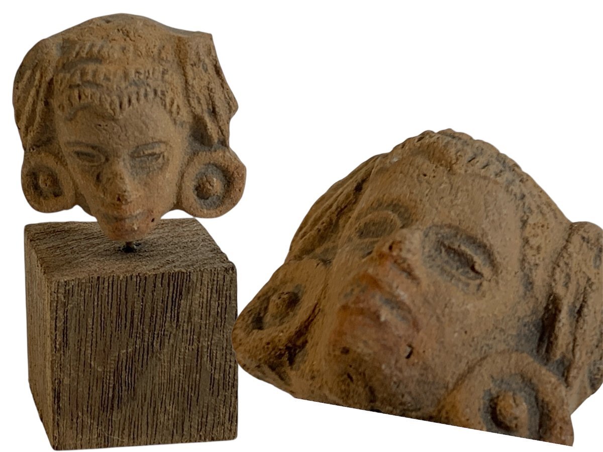 【F】【古美術】ガンダーラ様式 仏頭？ 頭部残欠 テラコッタ 遺跡出土風 時代不詳 台座付 置物 オブジェ 骨董 ★flok/3255★ee7202