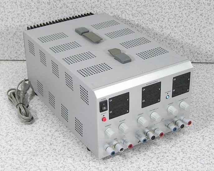 ■♪ Matsusada/松定プレジション PLM-18 マルチ出力対応 両電源電圧型デスクトップ直流電源